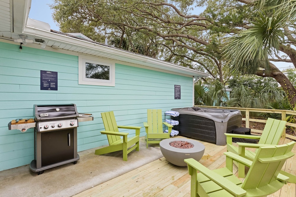 Haven Hidden Grove Buyout 2 Homes - Walk to Beach Hot Tub Game Room Deck
