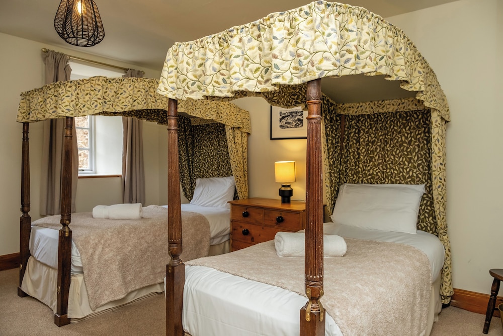 Watermouth Castle, Penn-curzon Apartment