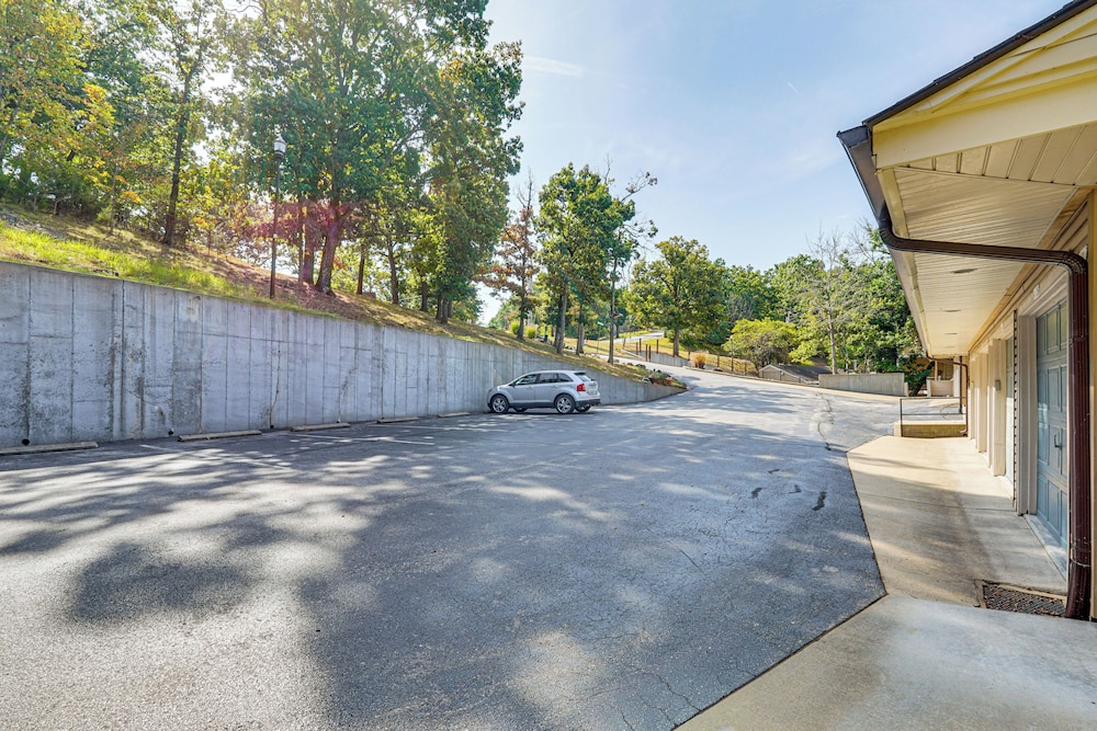 Boat Slip & Pool Access at Lake Ozark Condo!
