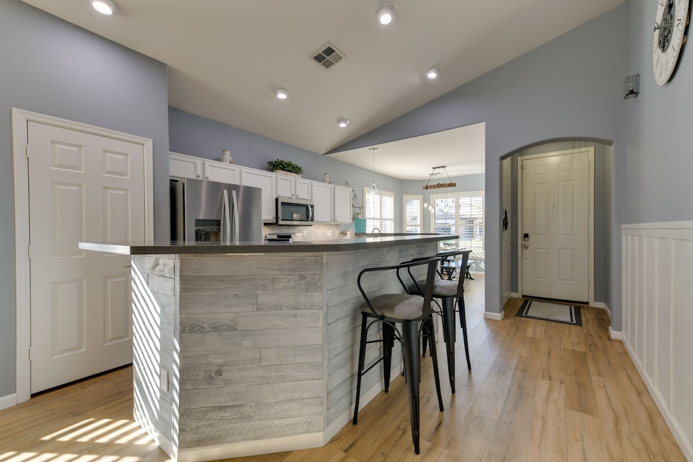 Charming Gilbert Home w/ Patio  Putting Green! - Property Image 18