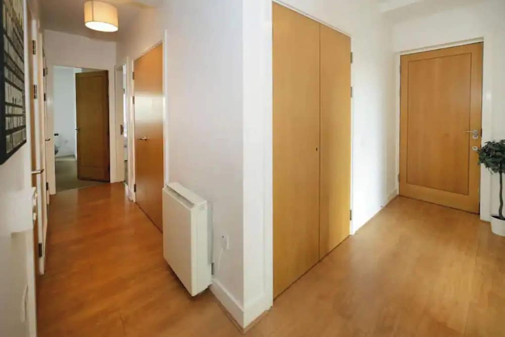 Bright 2BD Flat With Private Balcony - Dublin