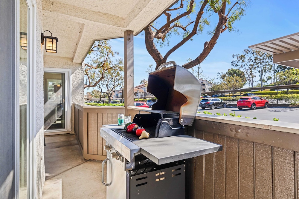 Close to Beach w/ Patio & Resort Amenities The Point at Corniche by Avantstay Str16-0458