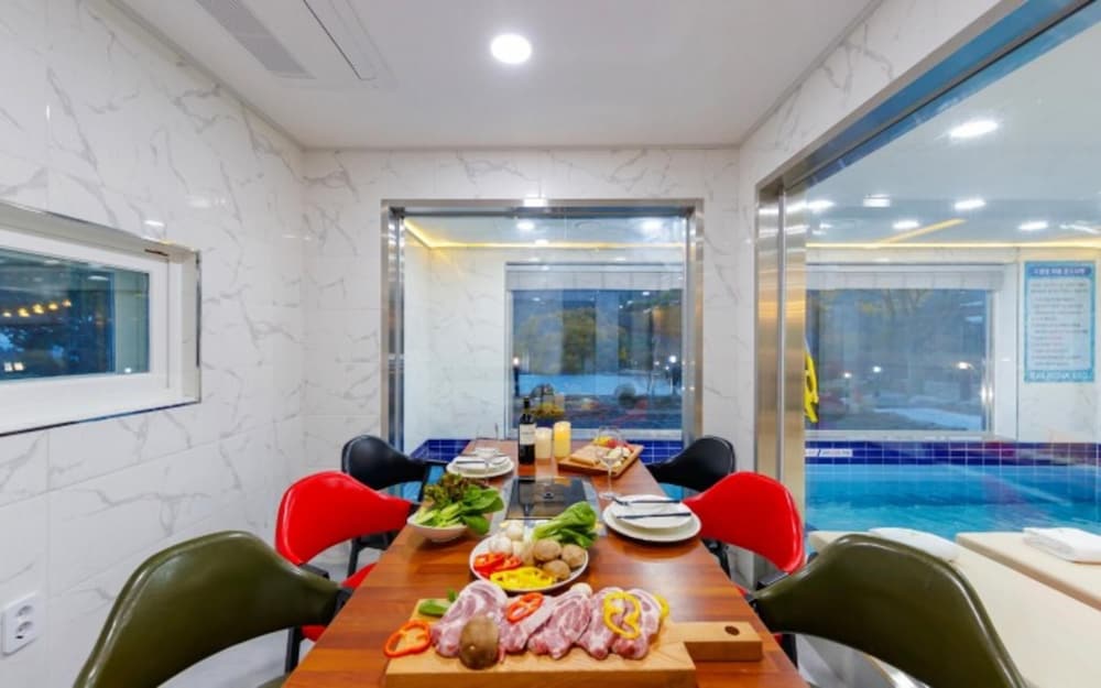 Wonju Zelkova 480 Pool Villa view 4