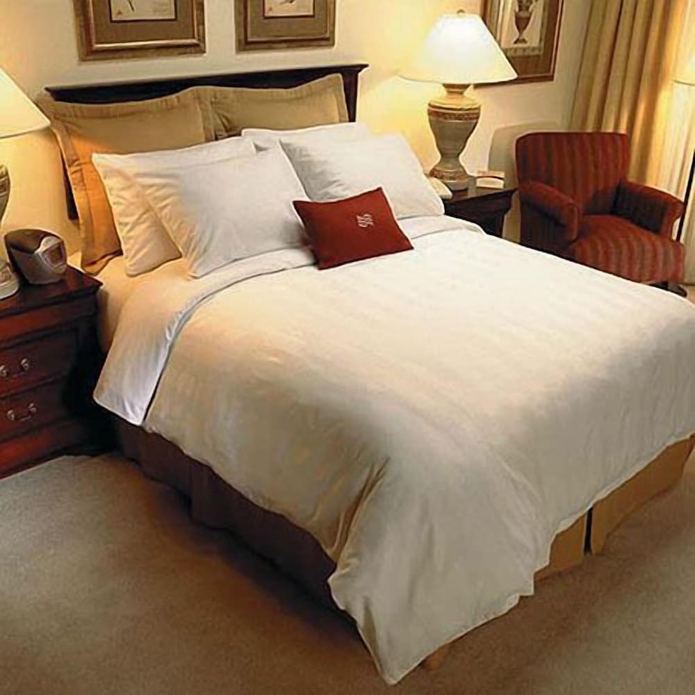 Richmond Vacations - Akaza Hotel Richmond - Property Image 7