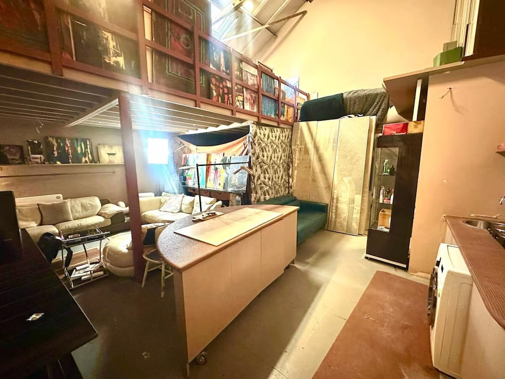 Arty Infused Loft With ac Near Emirates Stadium