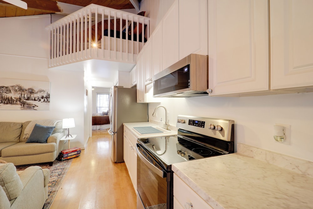 < 1 Mi to Beech Mountain Resort: Comfy Condo