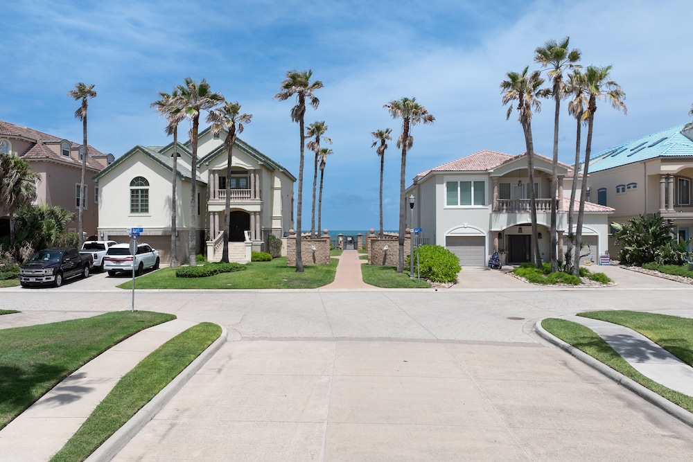 Las Villas Condo Unit 301 - 5 Night Minimum Stays 3 Bedroom Condo
