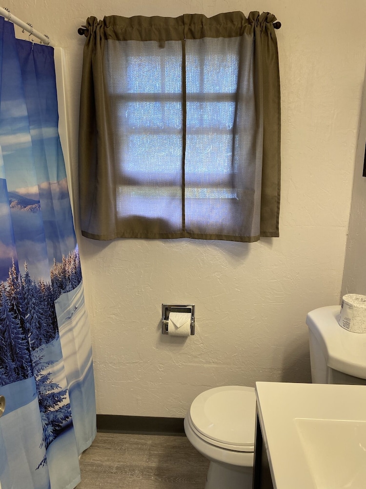 Lamplighter Cabins & Suites