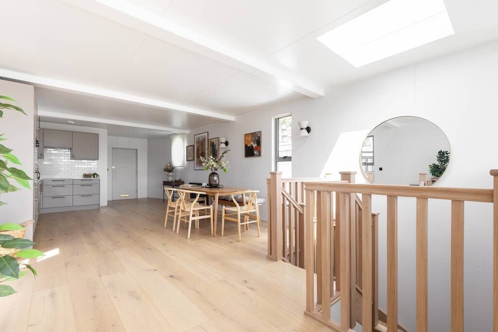 Cheyne Walk Houseboat by Onefinestay