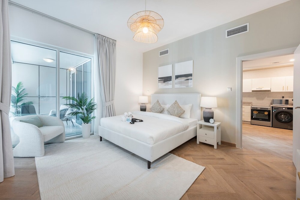 Cozy 1-bedroom Apartment for 4 in Dubai Marina