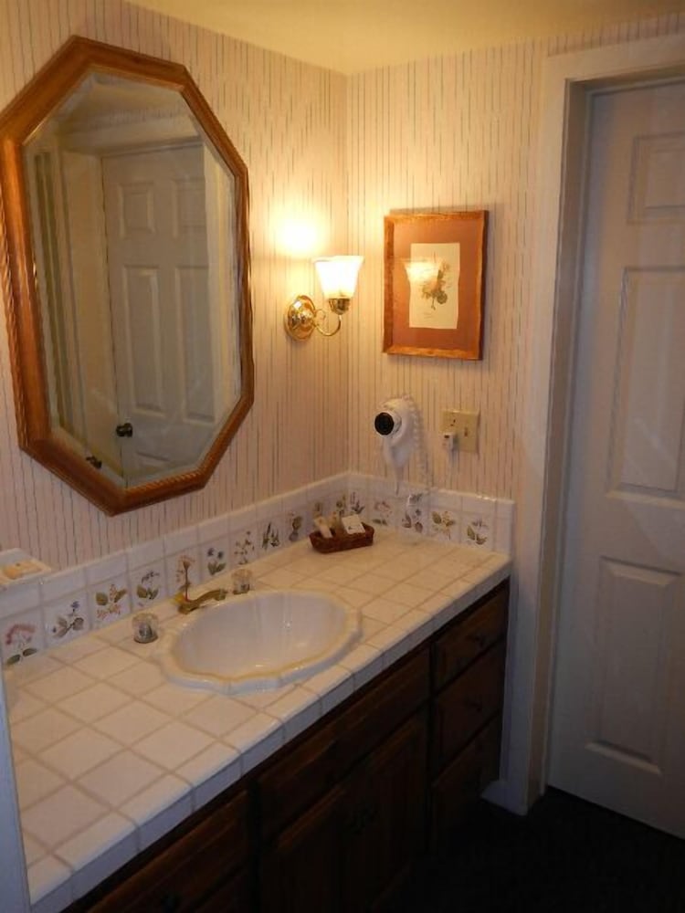 GetAways at Olympic Village Inn