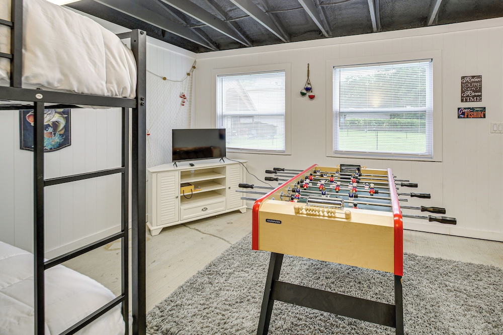 Tranquil Views: Riverfront Retreat in Hot Springs!