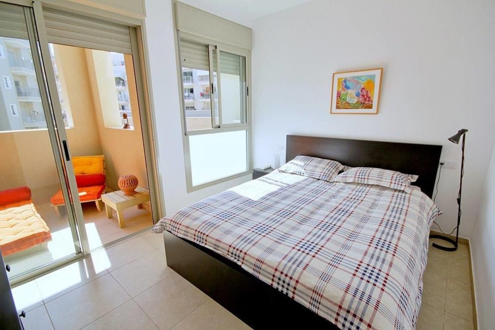2BDR Amazing Location with Parking view 2