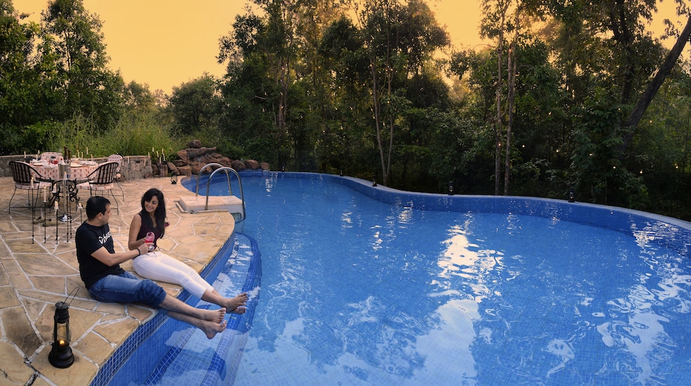 Pugdundee Safaris - Kanha Earth Lodge