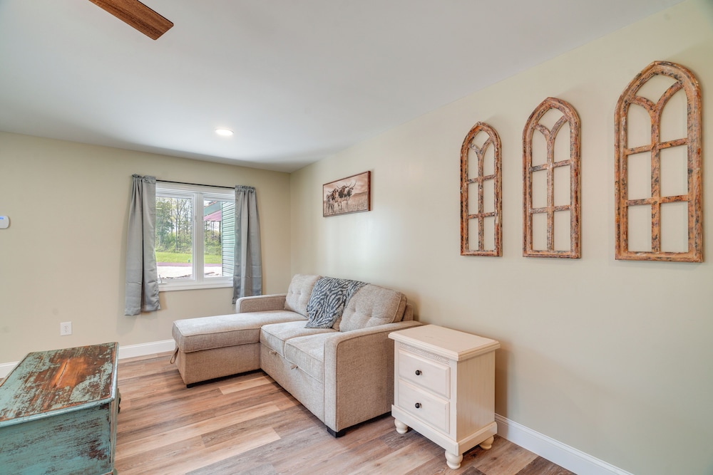 Studio Stay w/ Deck in Missouri Wine Country