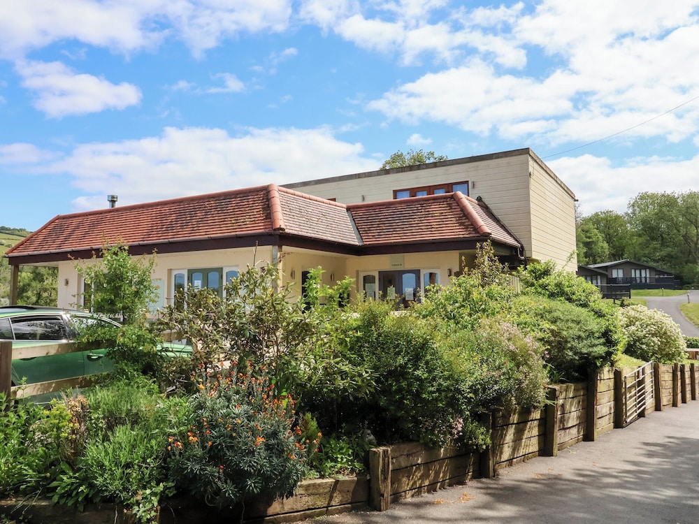18 Manleigh Park