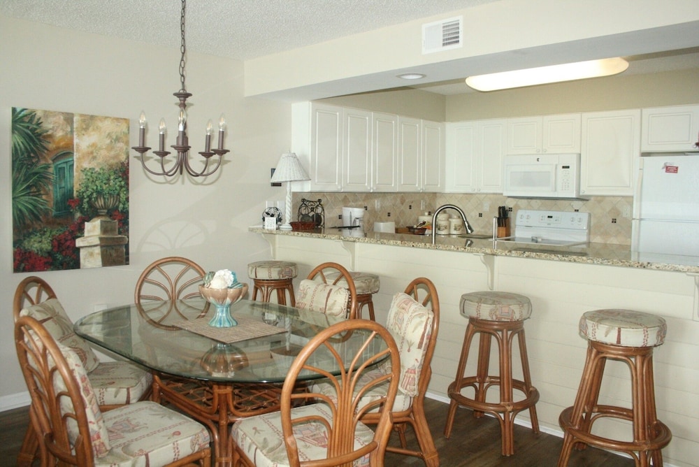 Sunrise Pointe 11f 3 Bedroom Condo by RedAwning