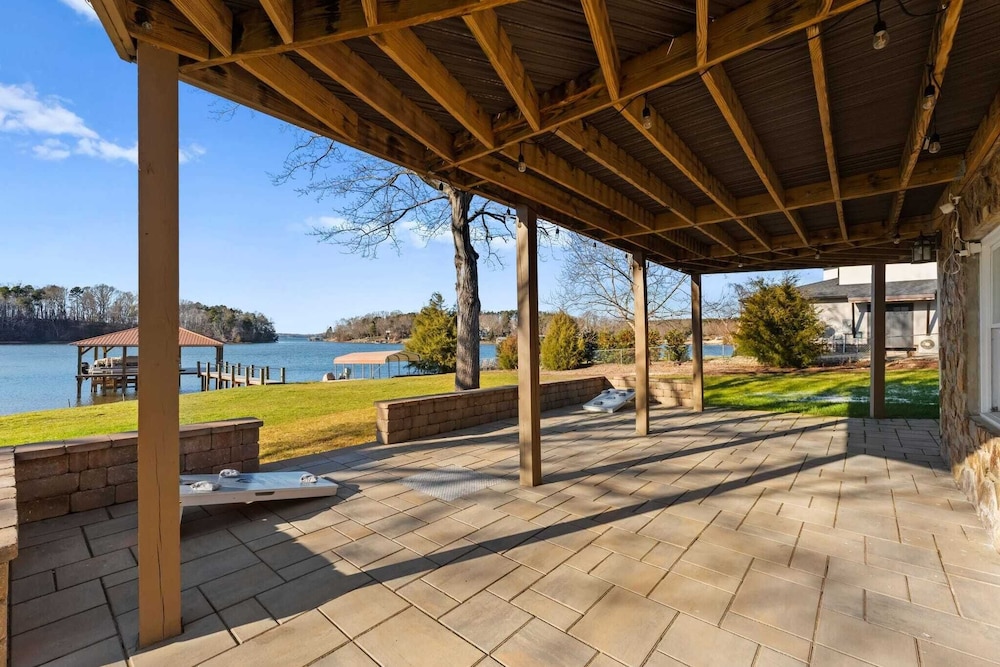 Pleasant Cove Waterfront Getaway With Fire Pit, Deck, and Lake Views