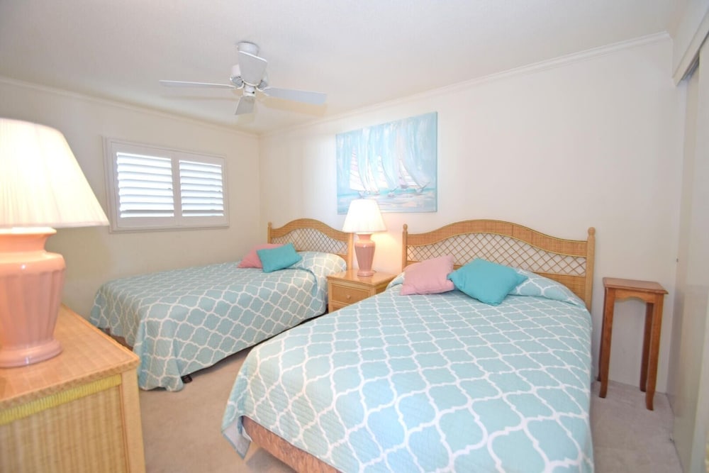 Sungate 401 3 Bedroom Condo by RedAwning view 4