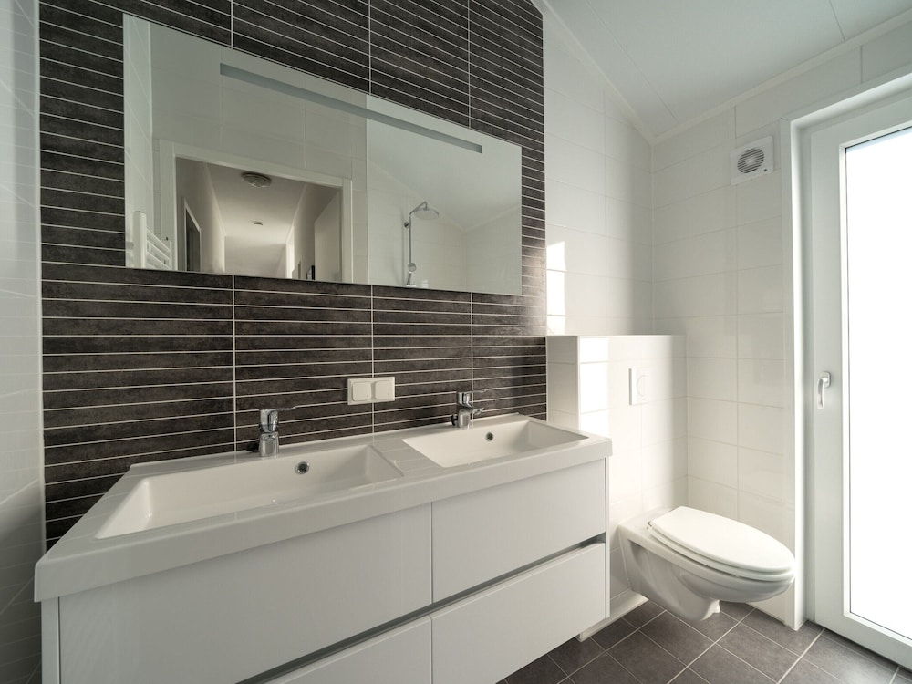 Comfortable Chalet With Microwave, Near Efteling view 2