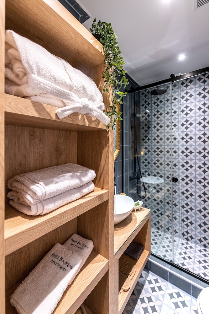 Ipelhome Plaka Boutique Apartments