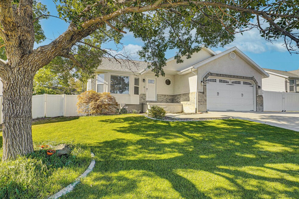 Family Home w/ Fenced Yard Between Provo & Slc!