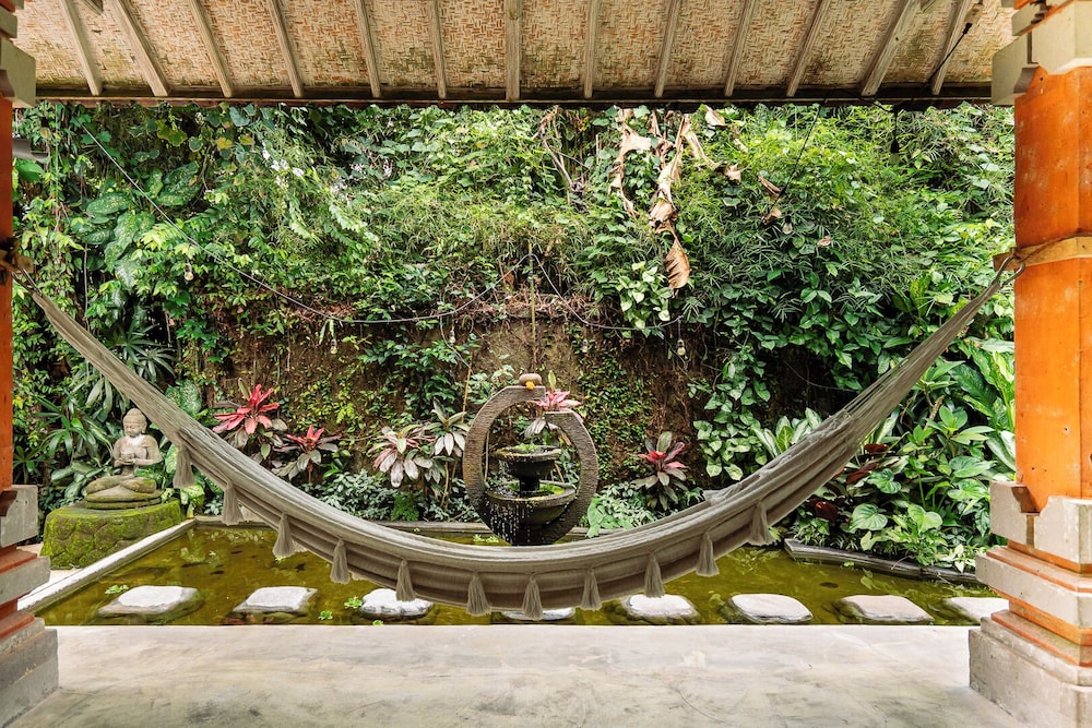 Barong Retreat Villa Ubud with Hammock Terrace, Garden & Koi Pond