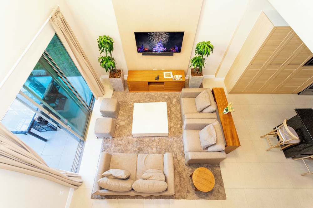 Stunning 4Bd Close to Disney Magic Village 7614 view 2