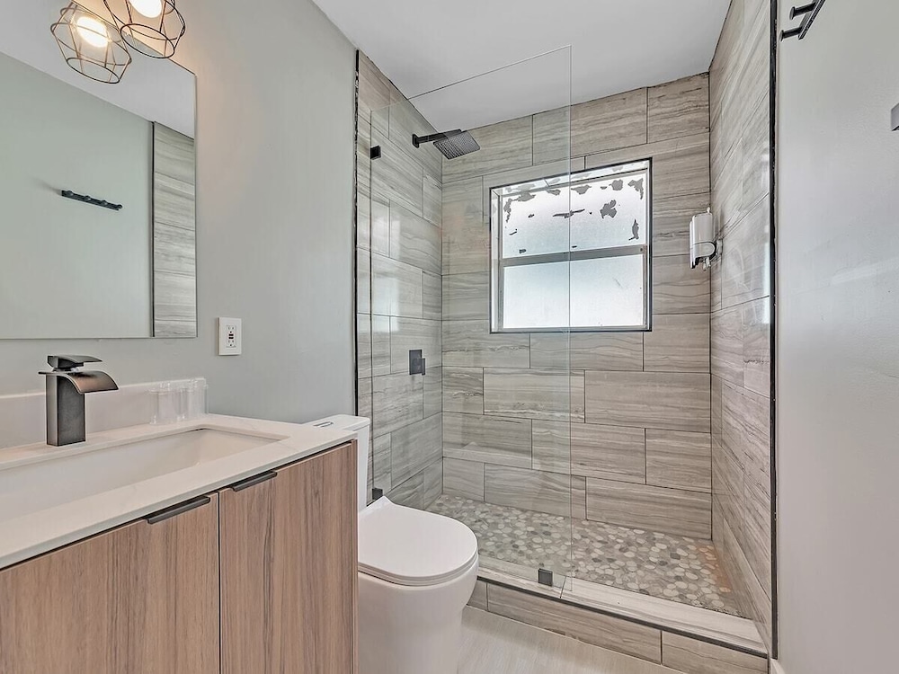 The Shell on Walnut 1br/1bath Hollywood Beach Free Parking