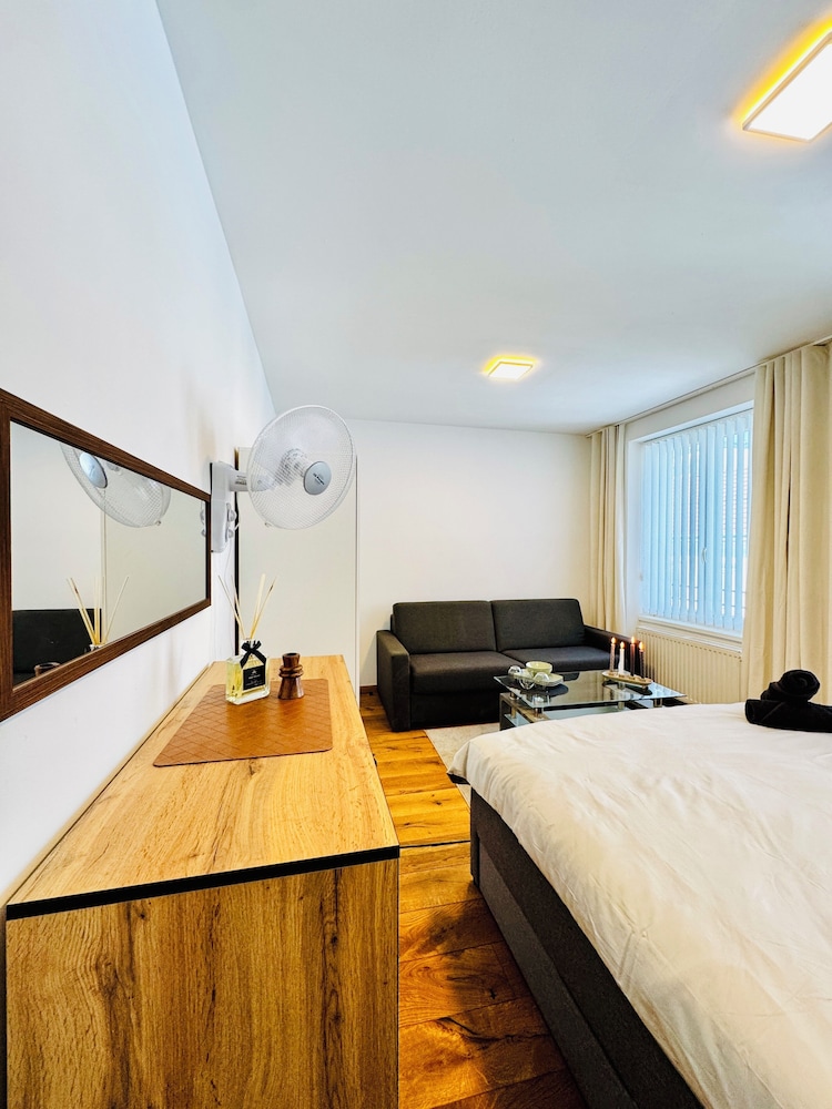 Cozy 5BR Apartment Near Kaufpark