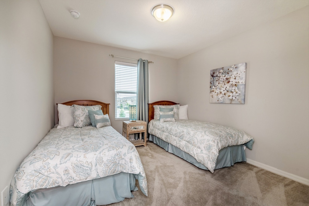5153ad Amazing Compass Baytown Home Sleeps 10 view 5
