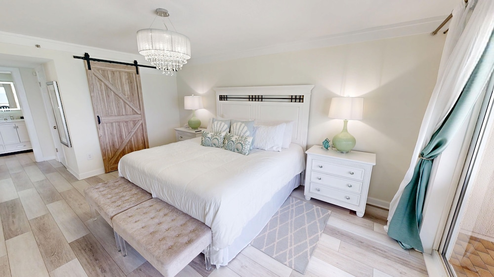 Destin Towers 113 2 Bedroom Condo