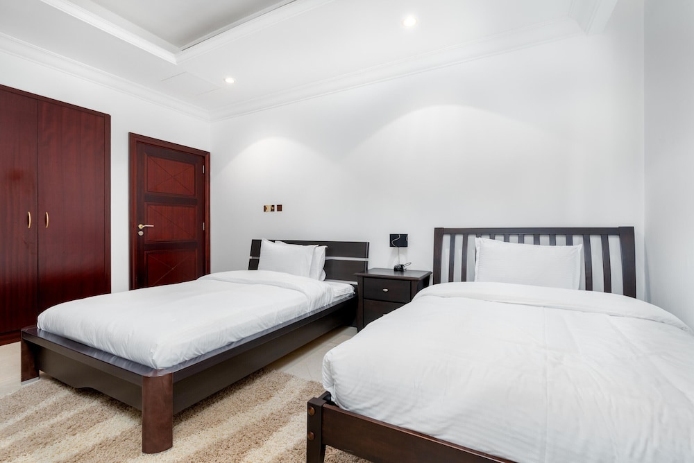Exclusive 4BR Villa w Private Pool Beach