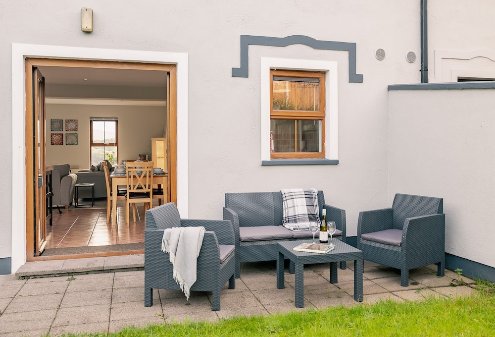 2 Bedroom Home in Kenmare With sea Views to Sleep 4