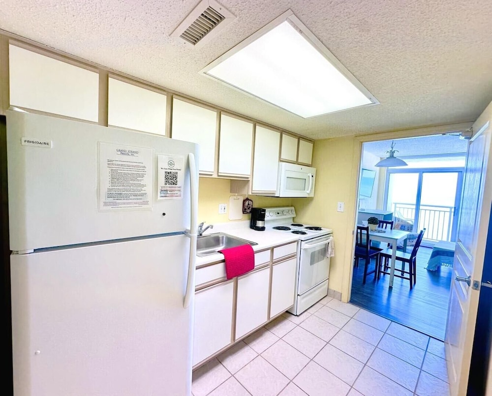 Conway Vacations - Baywatch I 1607 1 Bedroom Condo by RedAwning - Property Image 5
