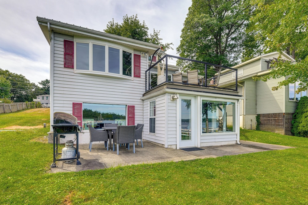 Waterfront Getaway: Lake Champlain Family Retreat!