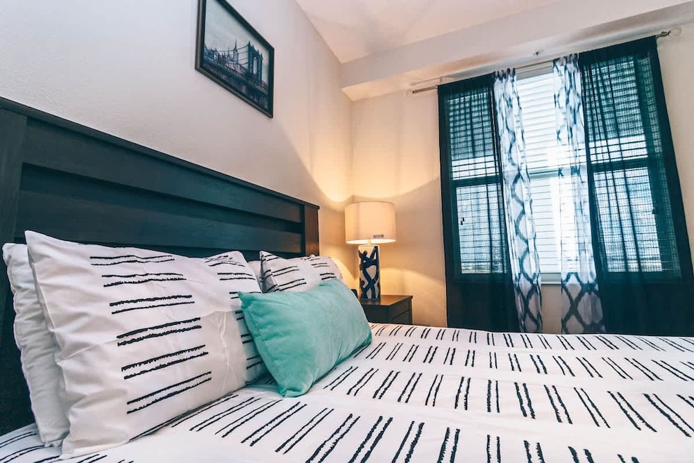 Beautiful Decor 2BR Apartment Near Disney