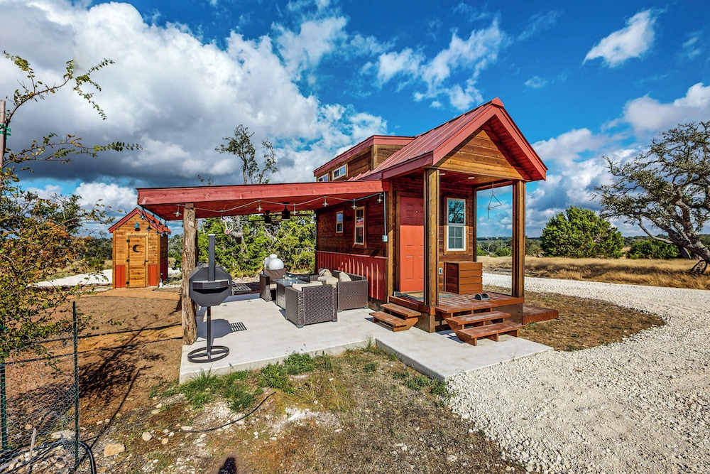 Charming Studio Cabin on the Ranch
