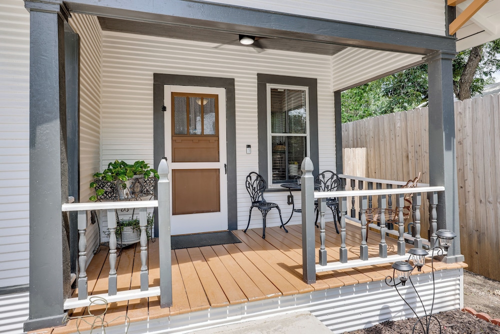 1 Mi to Landa Park: New Braunfels Home w/ Patio!