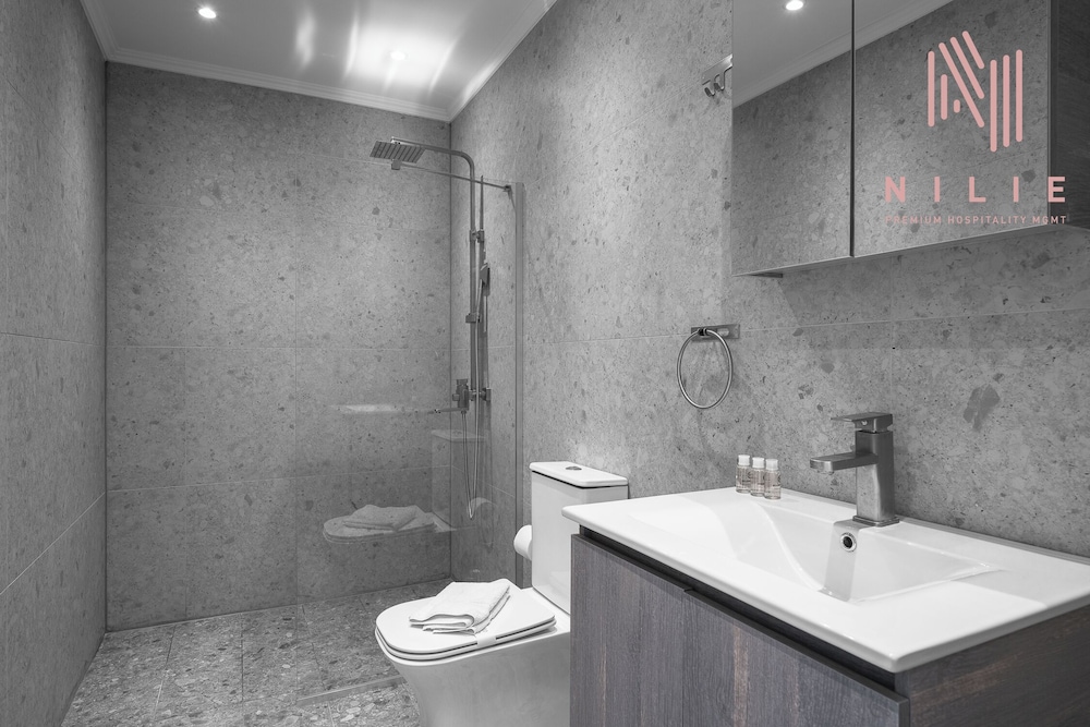 Bonsai Studios & Apartments, Nilie Hospitality MGMT