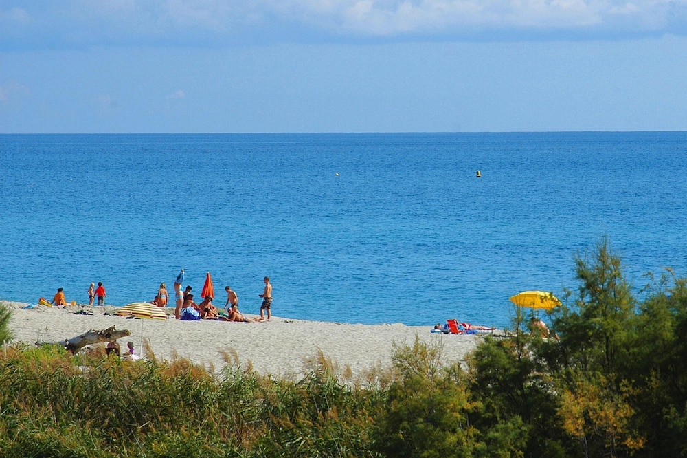 Apartment in Ghisonaccia Near Sandy Beach