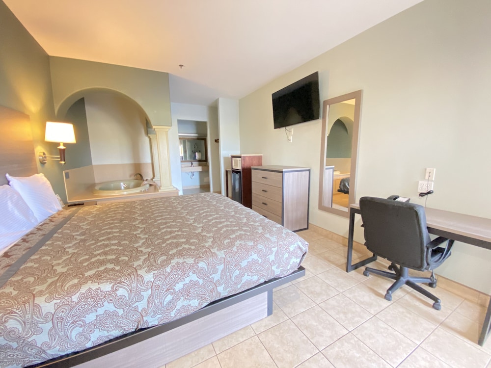 Weslaco Inn by Capital O Near Mercedes view 3
