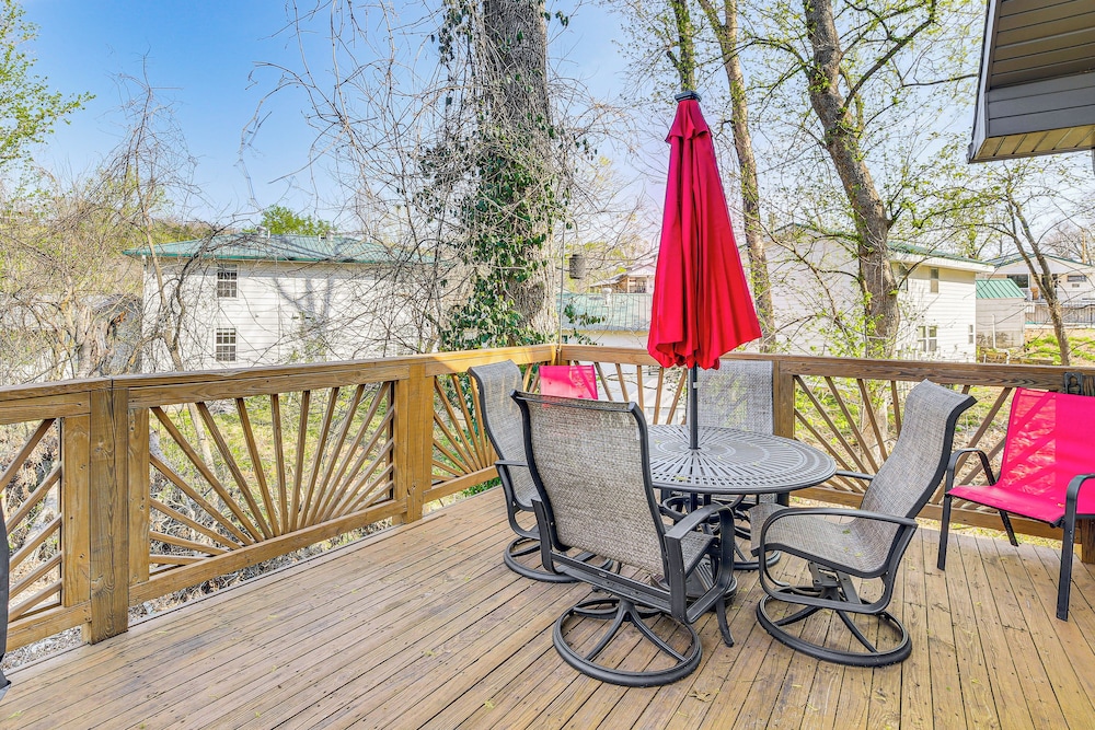 2 Mi to Branson Landing: Quiet Home w/ Lake View