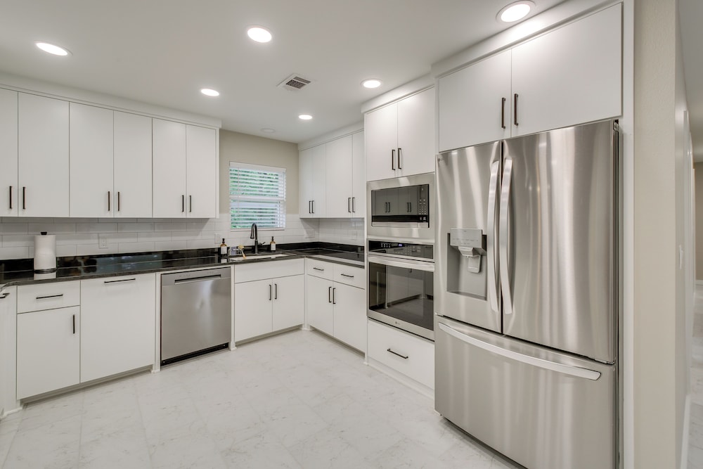 6 Mi to Dtwn: Hot Springs Abode w/ Yard!