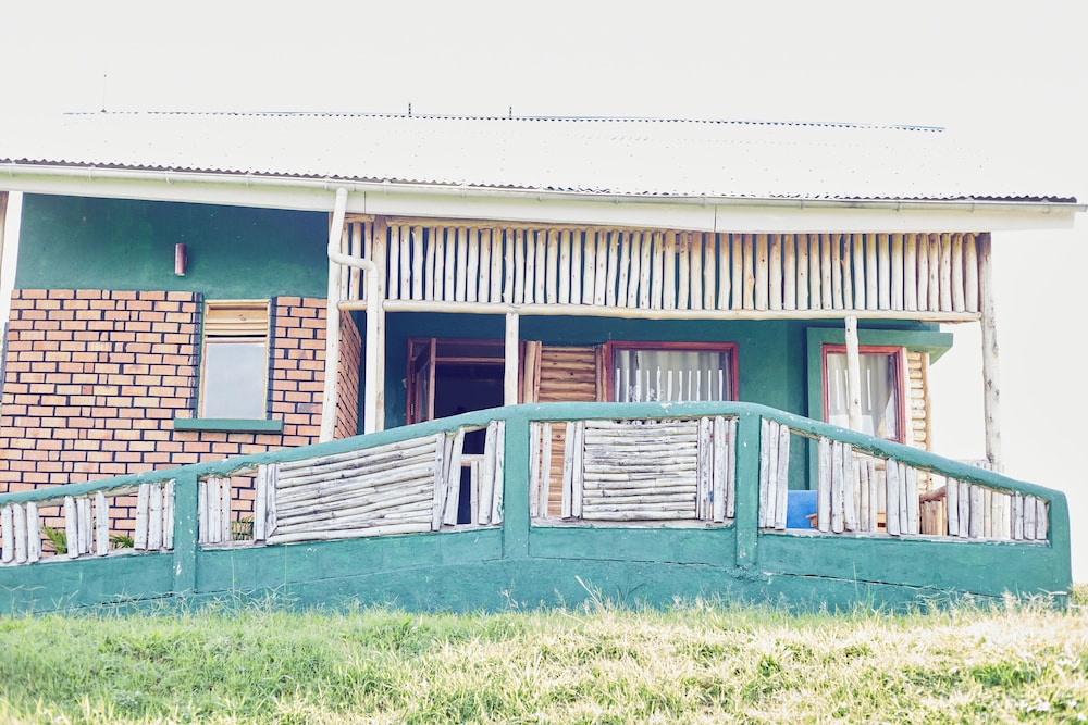 ngirisi hill silverback lodge-bwindi