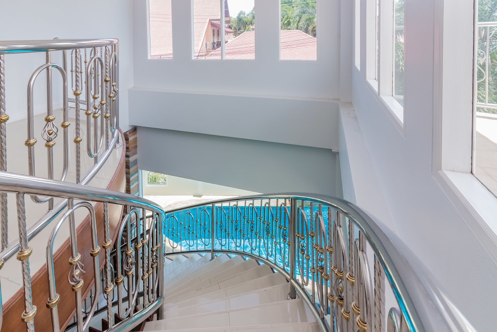 Tewaree Villa - Pattaya Holiday House Walking Street