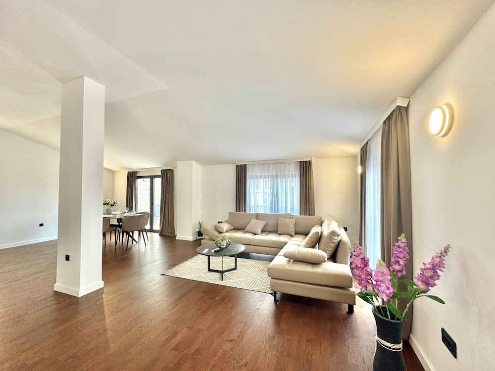 Sunny Bay Apartments