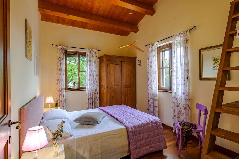 Casale Partemio 8 Marche Holiday Villas