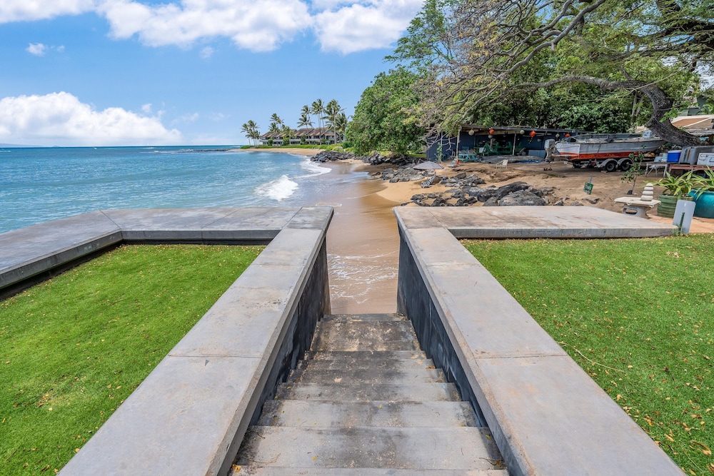 Kahana Reef 215 in Lahaina