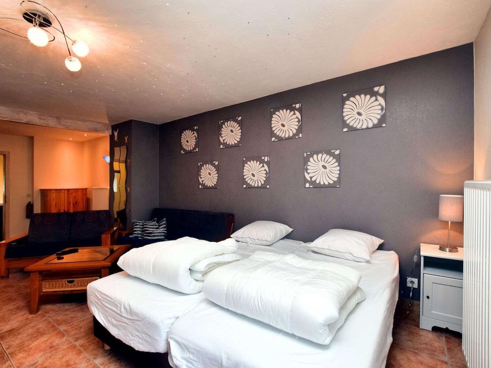 Holiday Home in Ardennes With Scenic Terrace view 5
